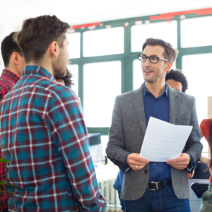 Photo qui illustre une rencontre dans un salon d'orientation